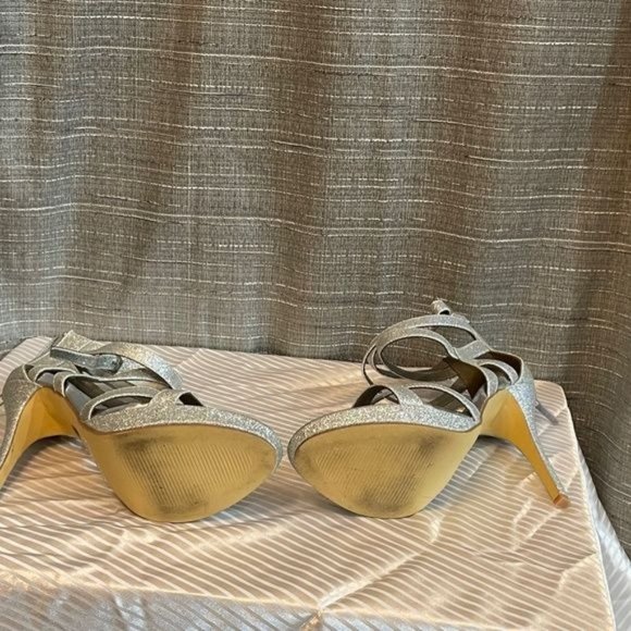 ⭐️⭐️Michael Antonio Size 9 Silver 5 Inch Heel.  SPARKLY  ⭐️⭐️ - Picture 3 of 3